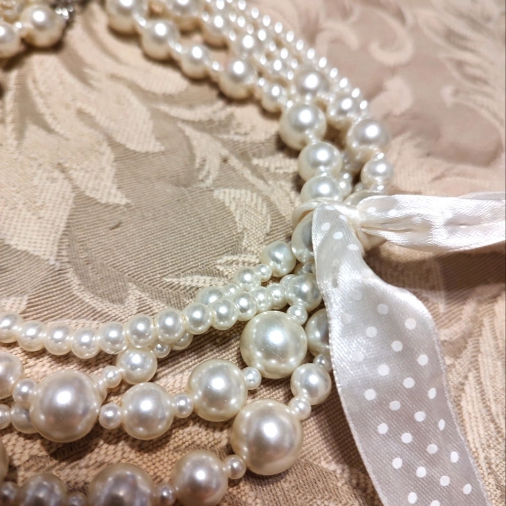 🩷🤍🩷 Luscious Vintage Multi-Strand Dimensional Pearl & Pink Ribbon Necklace - Picture 4 of 11